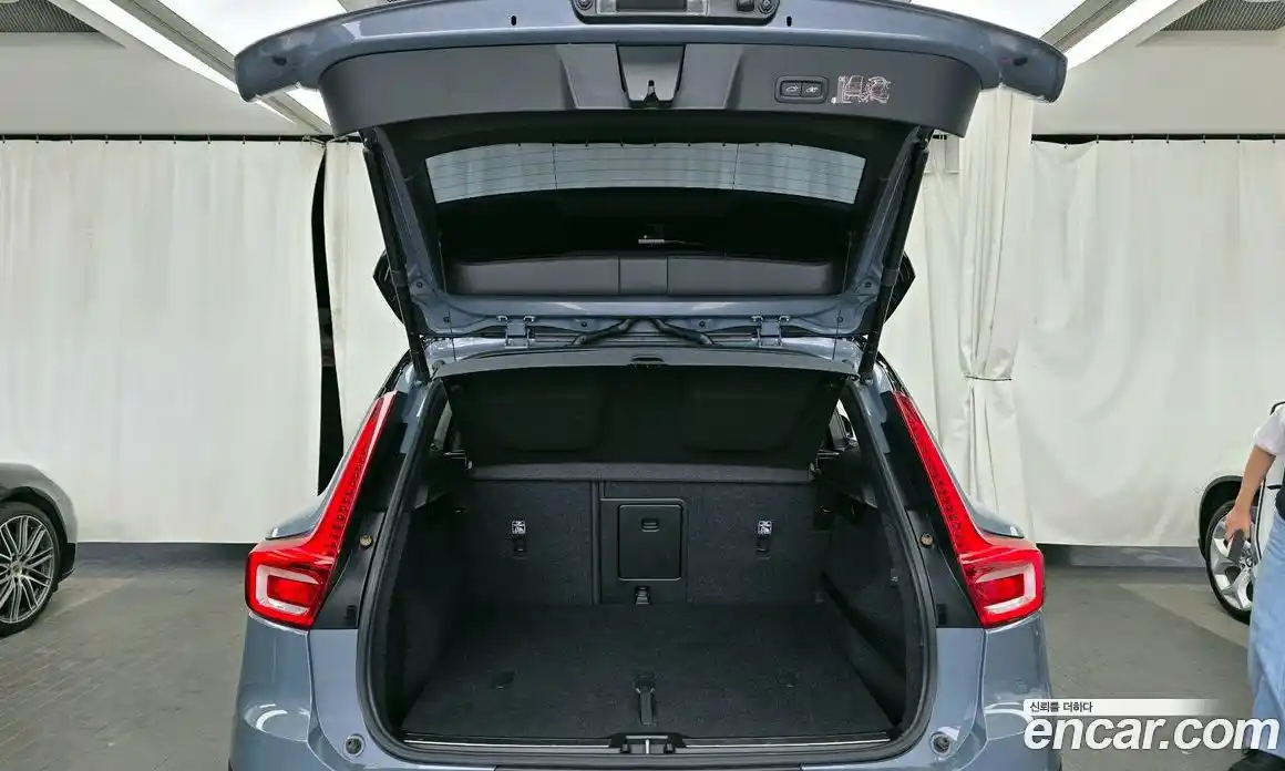 Volvo XC40 2020 2.0 автомат (гидро), фото 26
