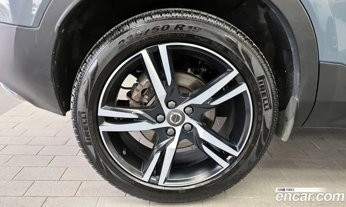 Volvo XC40 2020 2.0 автомат (гидро), фото 5