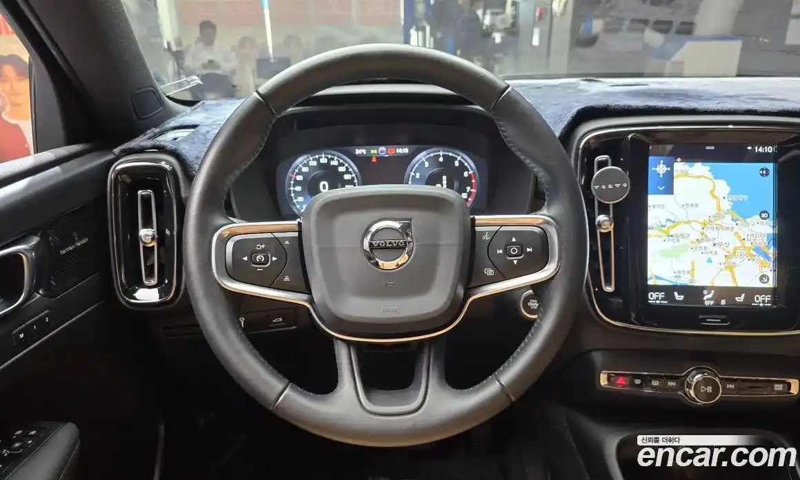 Volvo XC40 2020 2.0 автомат (гидро), фото 13