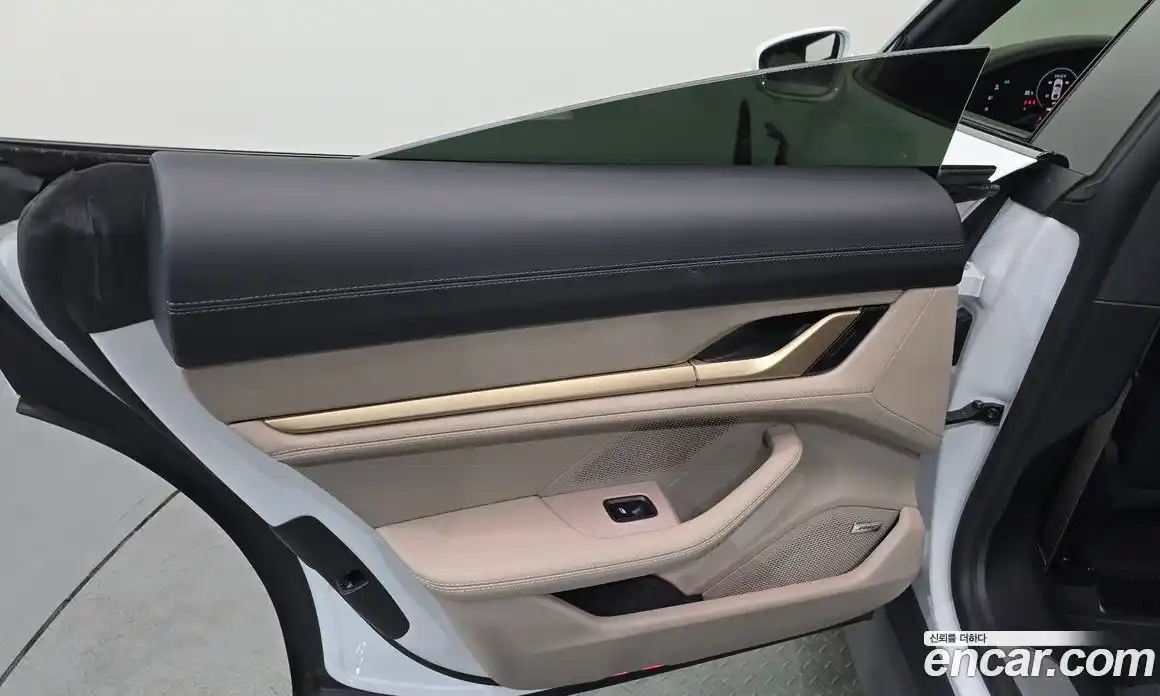 Porsche Taycan 2025 0.1 автомат (гидро), фото 15