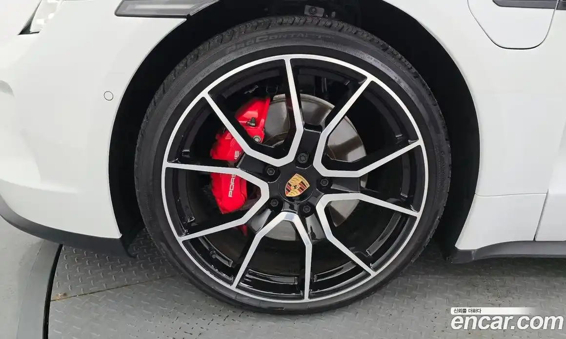 Porsche Taycan 2025 0.1 автомат (гидро), фото 5