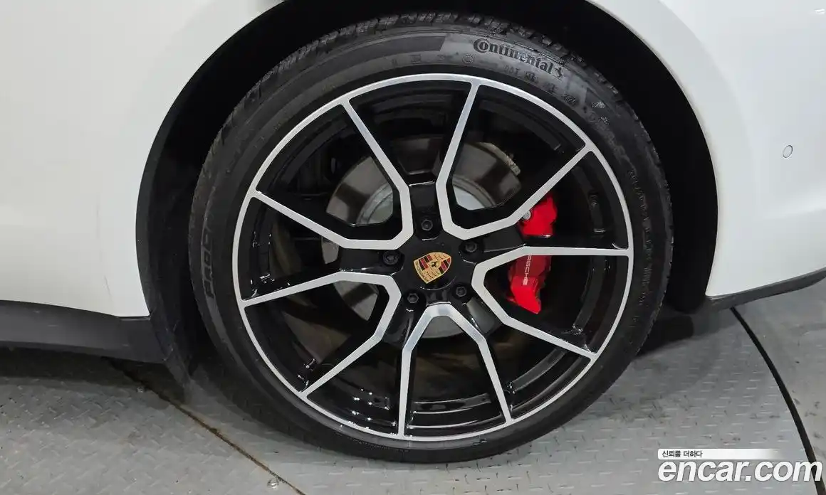 Porsche Taycan 2025 0.1 автомат (гидро), фото 7