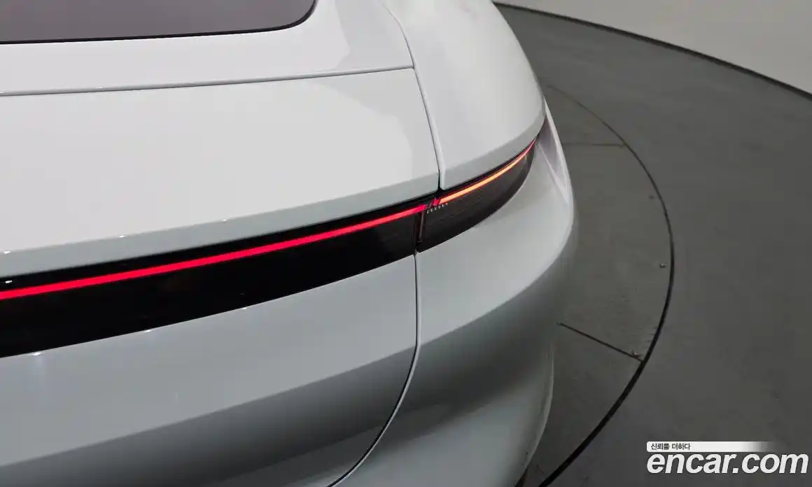 Porsche Taycan 2025 0.1 автомат (гидро), фото 9