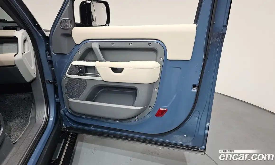 Land Rover Defender 2021 3.0 автомат (гидро), фото 13