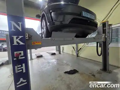 Tesla Model Y, 2025