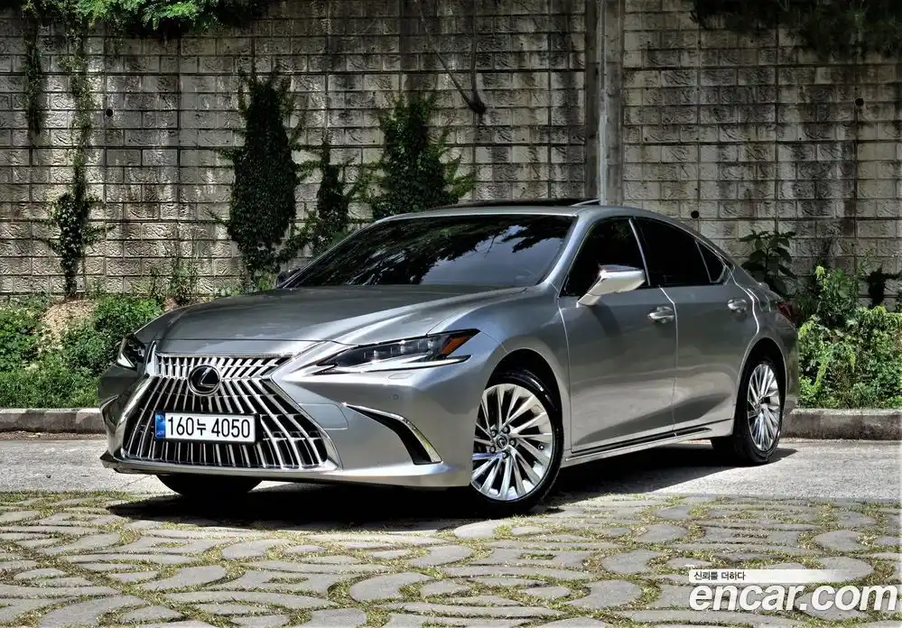 Lexus ES 2025 2.5 гидро, фото 1