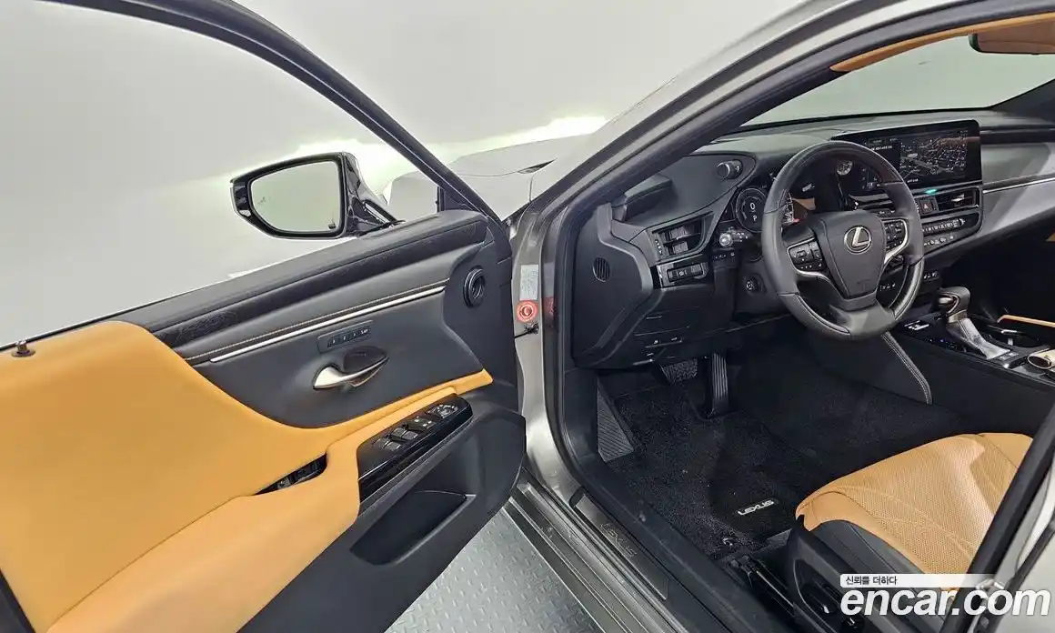Lexus ES 2023 2.5 гидро, фото 13