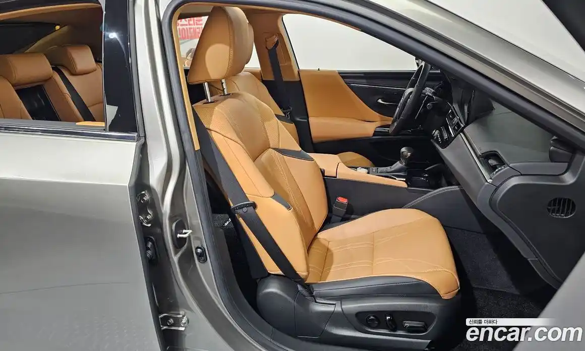 Lexus ES 2023 2.5 гидро, фото 16