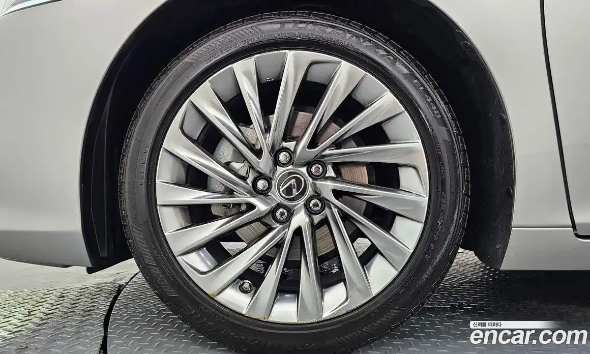 Lexus ES 2023 2.5 гидро, фото 5