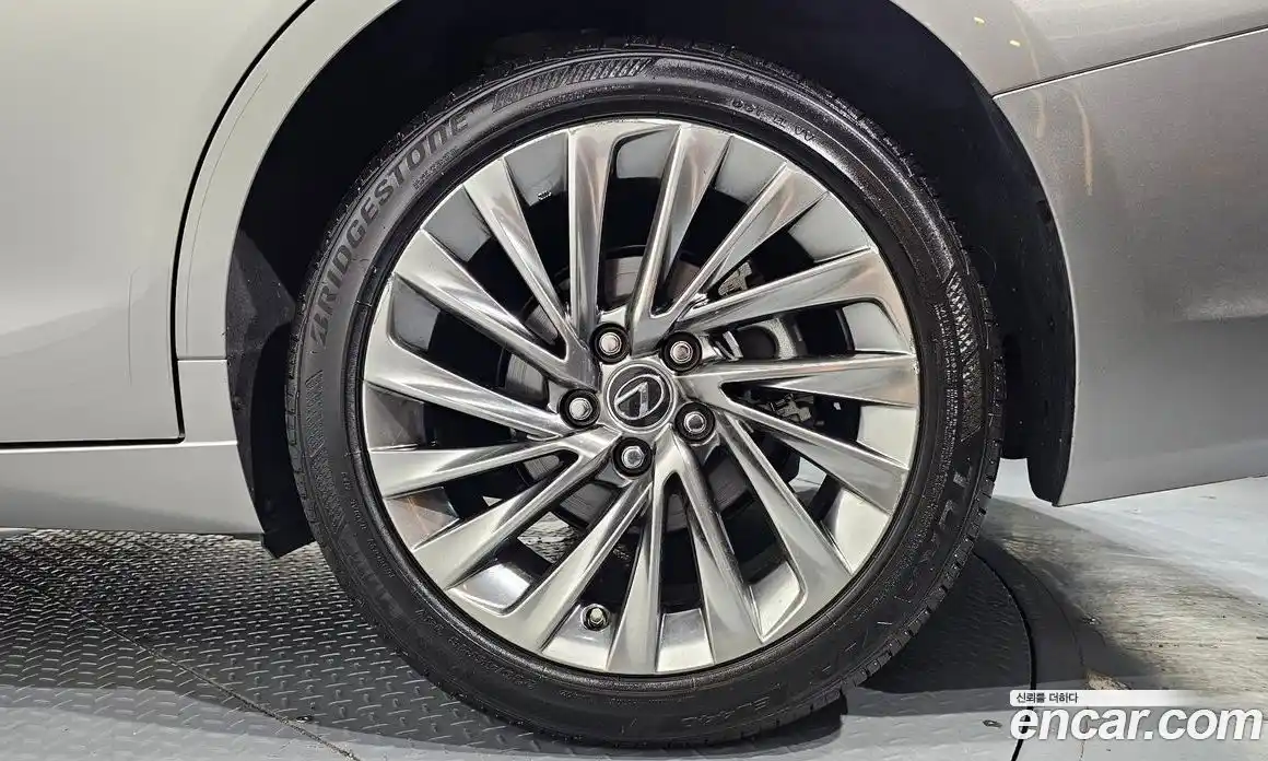 Lexus ES 2023 2.5 гидро, фото 7
