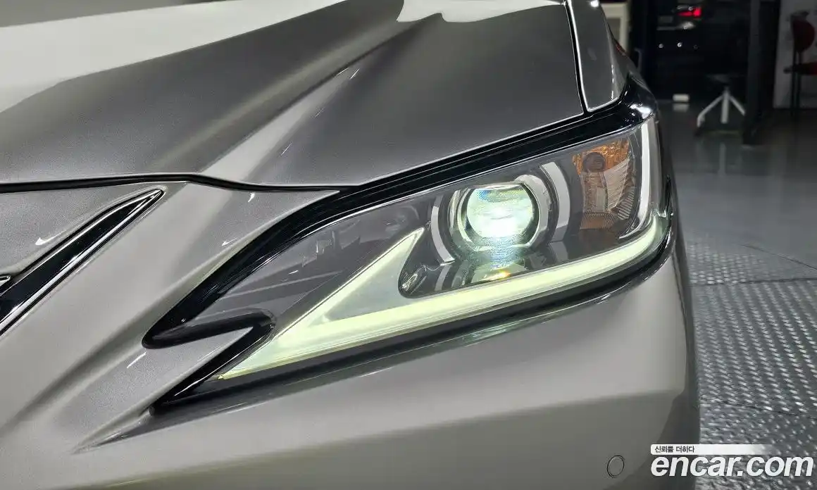 Lexus ES 2023 2.5 гидро, фото 8