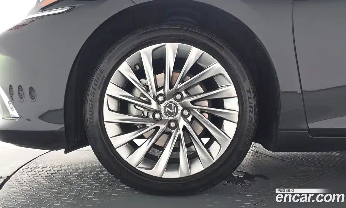 Lexus ES 2023 2.5 гидро, фото 5