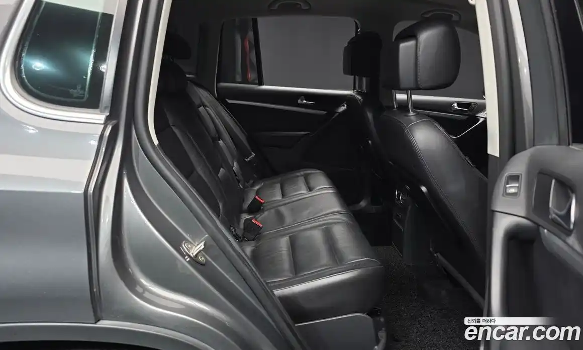 Volkswagen Tiguan 2012 2.0 автомат (гидро), фото 11