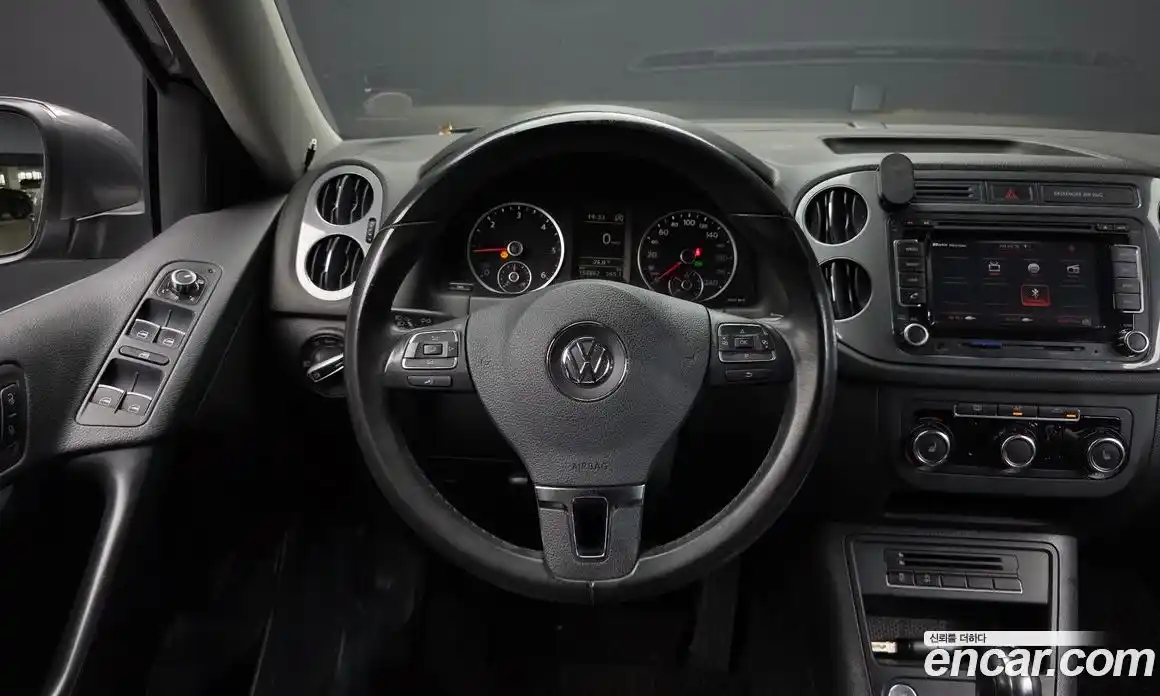 Volkswagen Tiguan 2012 2.0 автомат (гидро), фото 13