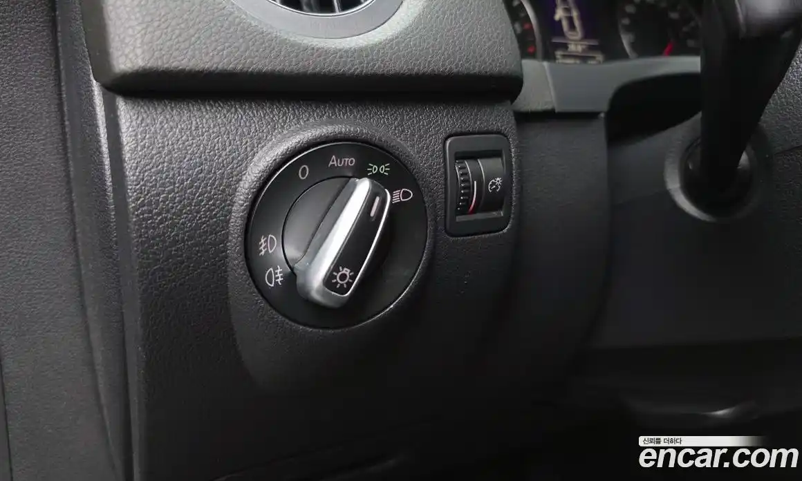 Volkswagen Tiguan 2012 2.0 автомат (гидро), фото 17