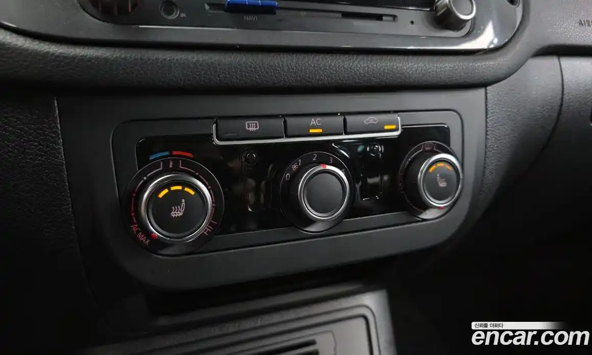Volkswagen Tiguan 2012 2.0 автомат (гидро), фото 18