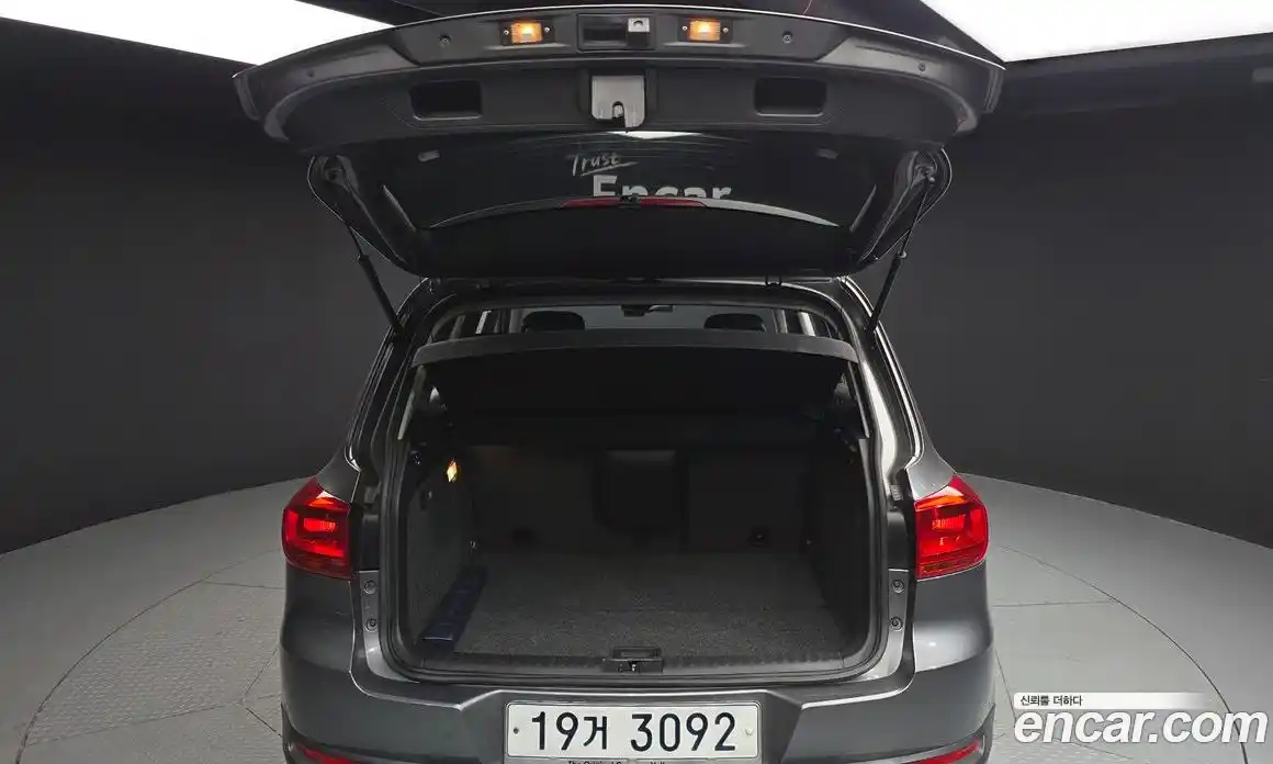 Volkswagen Tiguan 2012 2.0 автомат (гидро), фото 20
