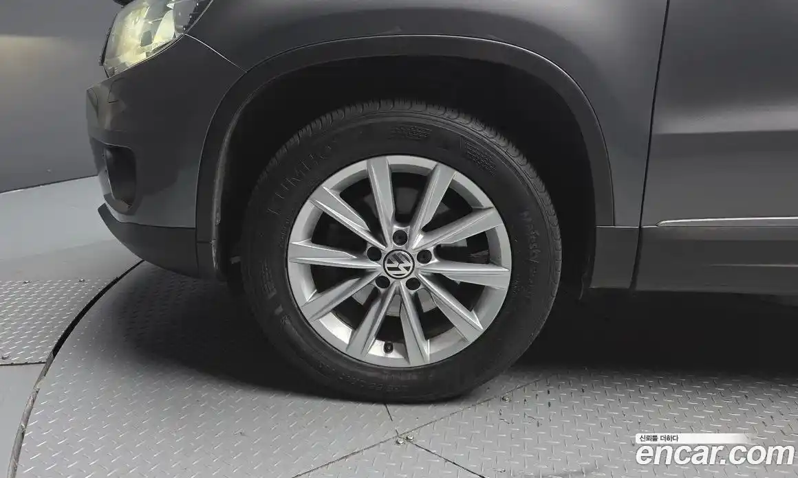Volkswagen Tiguan 2012 2.0 автомат (гидро), фото 5