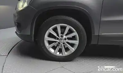 Volkswagen Tiguan 2012 2.0 автомат (гидро), миниатюра 5