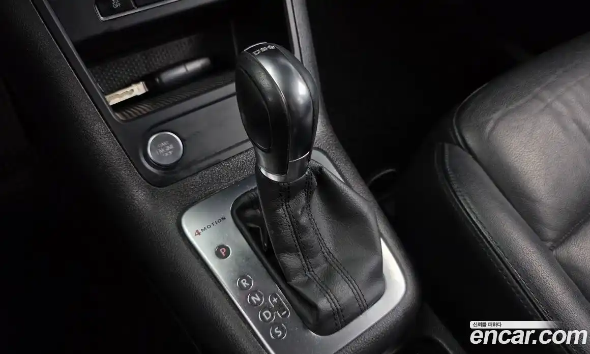 Volkswagen Tiguan 2012 2.0 автомат (гидро), фото 9