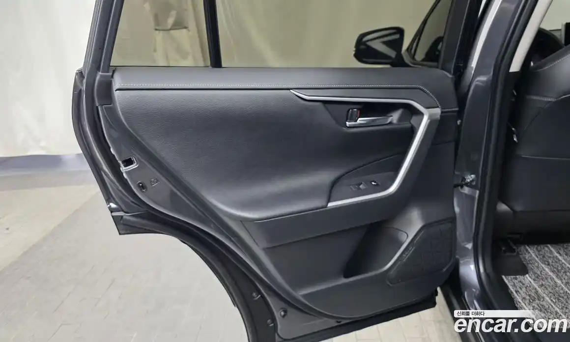 Toyota RAV4 2025 2.5 гидро, фото 15