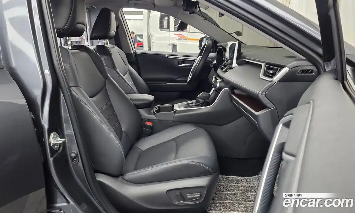 Toyota RAV4 2025 2.5 гидро, фото 17