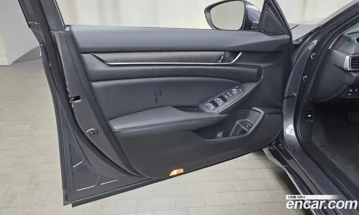 Honda Accord 2022 1.5 автомат (гидро), фото 14