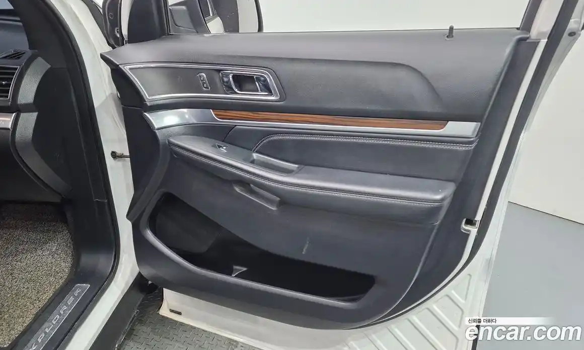 Ford Explorer 2019 2.3 автомат (гидро), фото 14