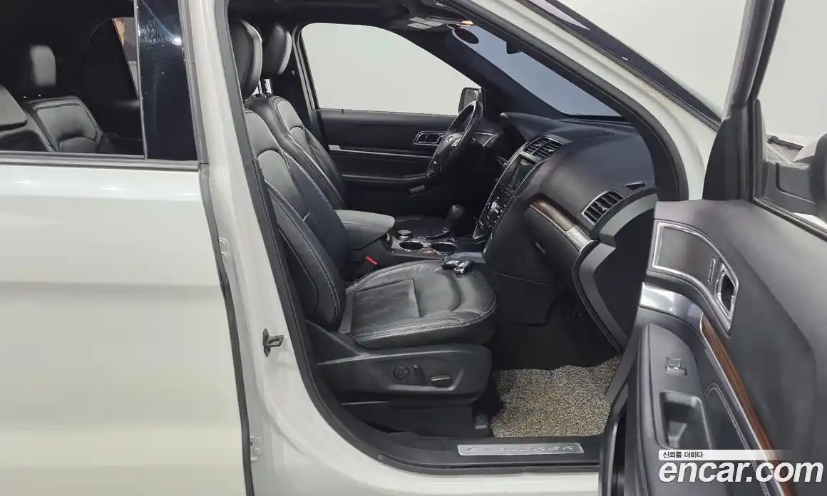 Ford Explorer 2019 2.3 автомат (гидро), фото 16
