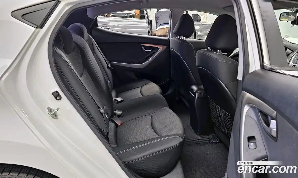 Hyundai Avante 2011 1.6 автомат (гидро), фото 12