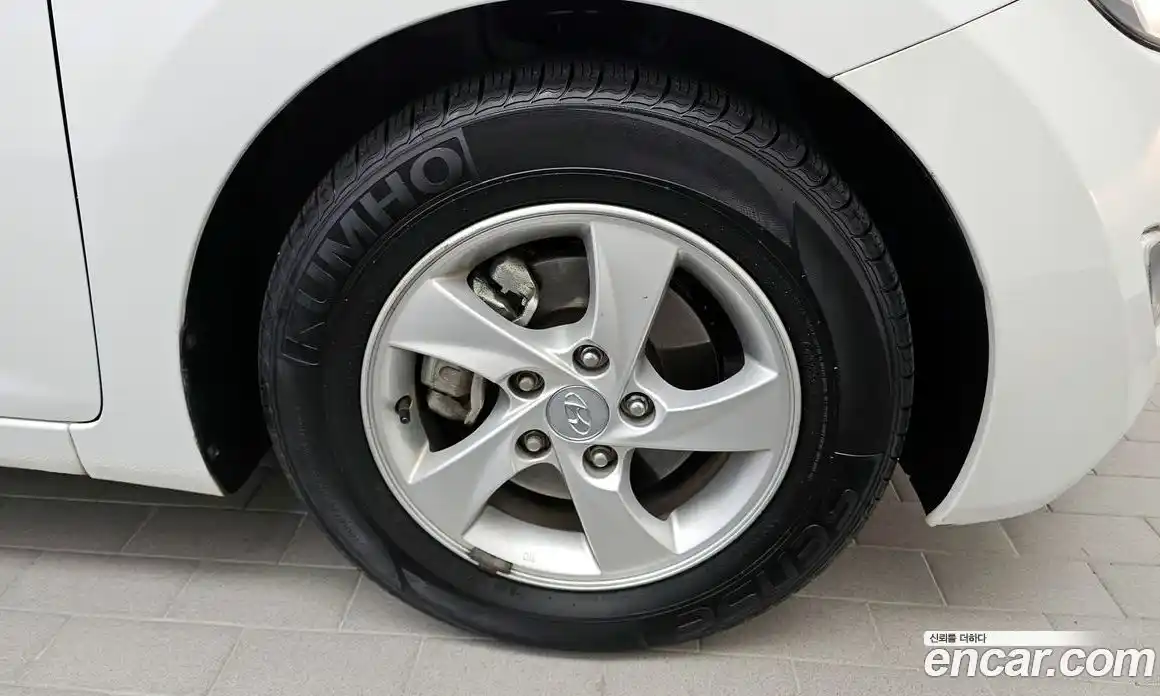 Hyundai Avante 2011 1.6 автомат (гидро), фото 5