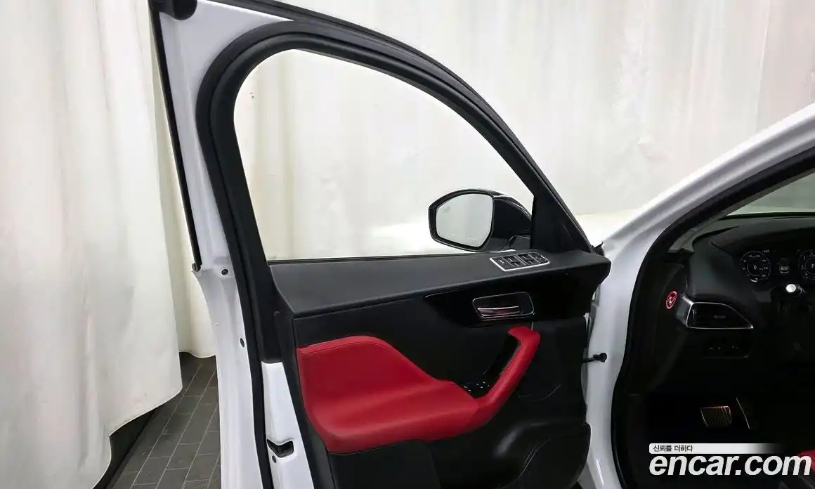 Jaguar F-Pace 2019 2.0 гидро, фото 14