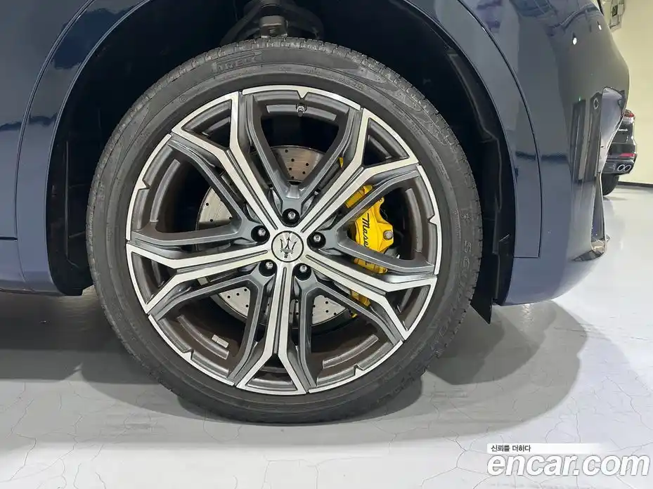 Maserati Levante 2023 3.0 гидро, фото 5