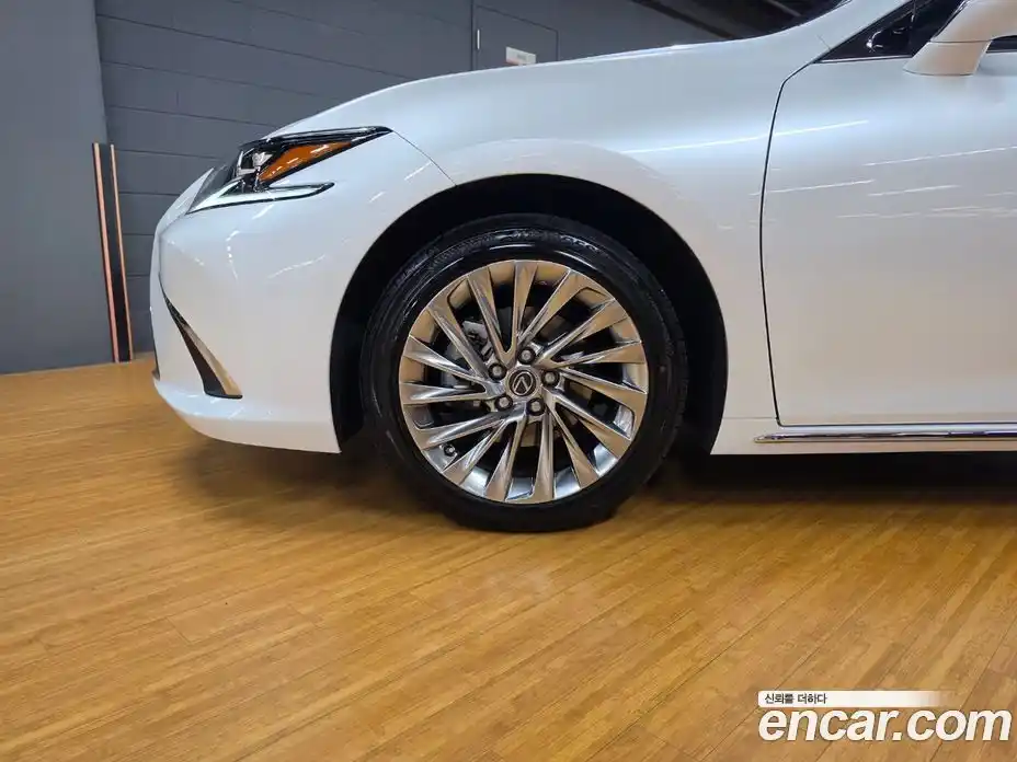 Lexus ES 2025 2.5 вариатор, фото 5