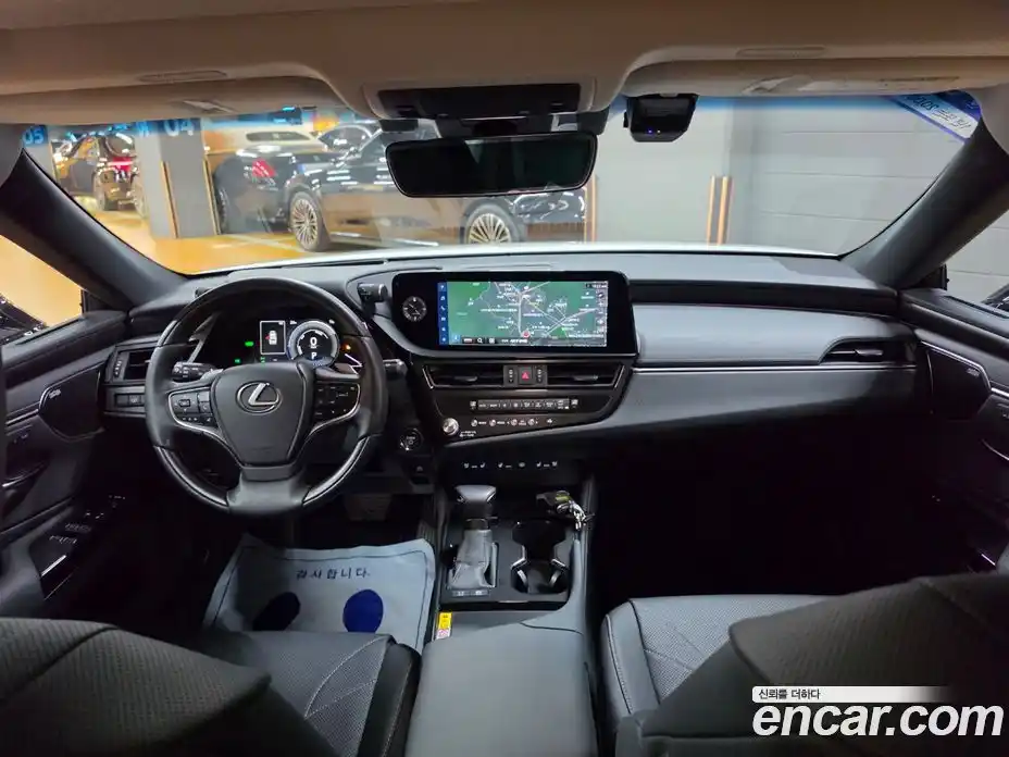Lexus ES 2025 2.5 вариатор, фото 7