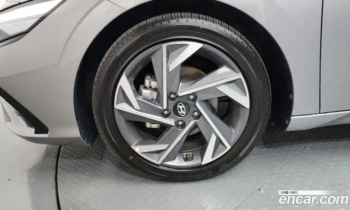 Hyundai Avante 2025 1.6 автомат (гидро), фото 5