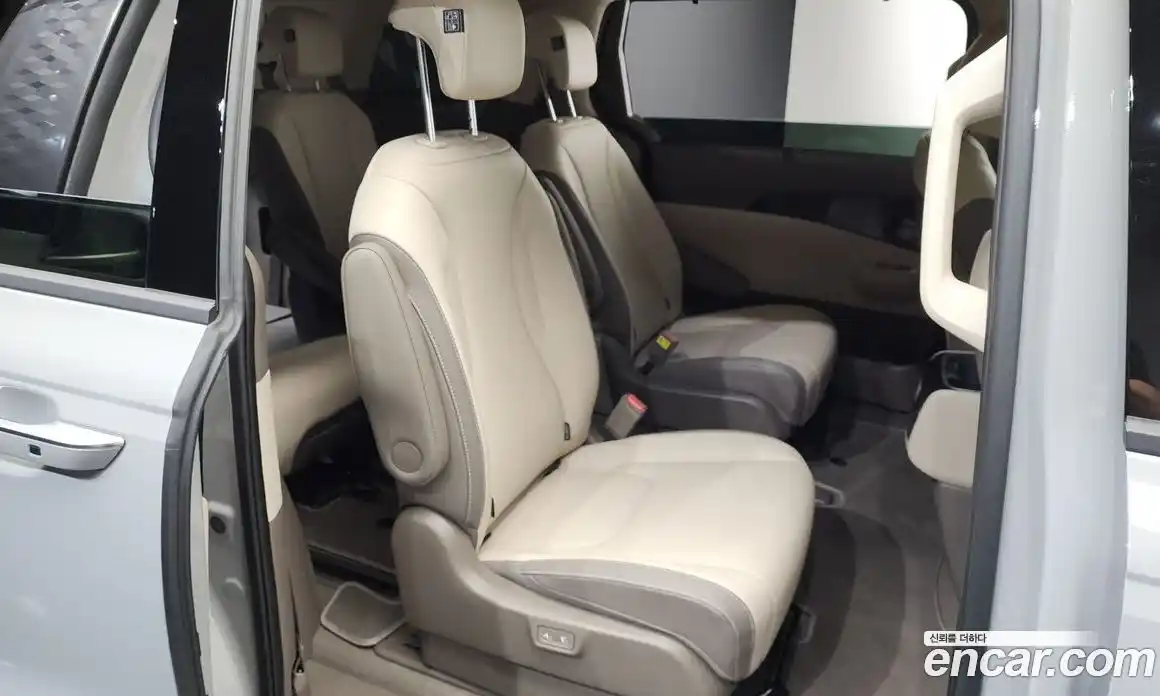 Kia Carnival 2023 2.2 автомат (гидро), фото 17