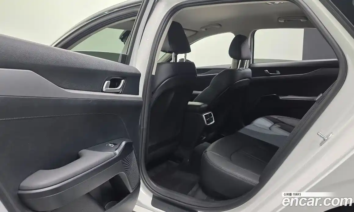 Kia K5 (Optima) 2024 2.0 автомат (гидро), фото 17