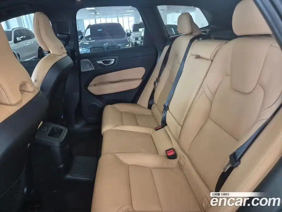 Volvo XC60 2025 2.0 автомат (гидро), фото 11