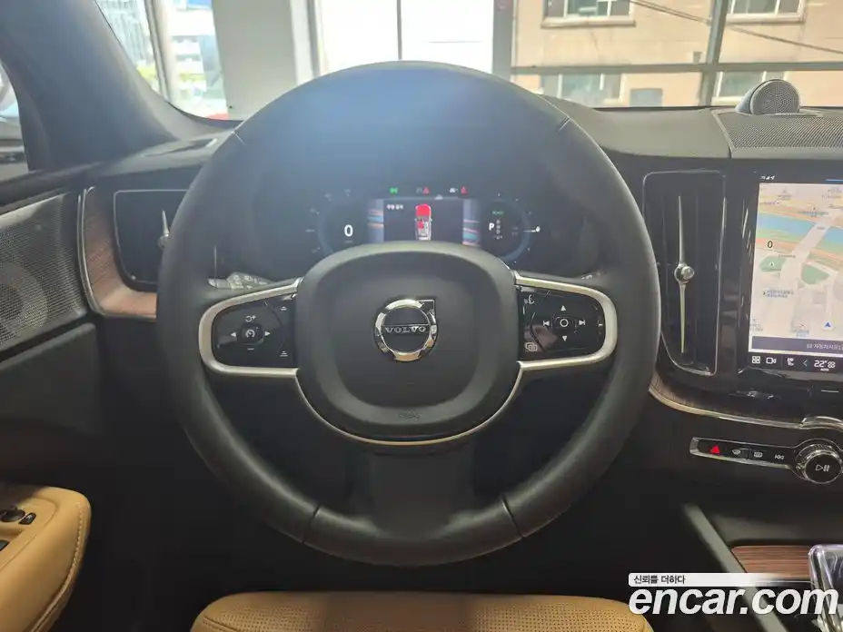 Volvo XC60 2025 2.0 автомат (гидро), фото 12