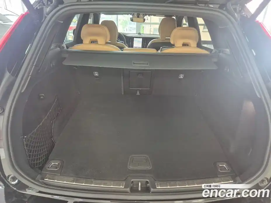Volvo XC60 2025 2.0 автомат (гидро), фото 16