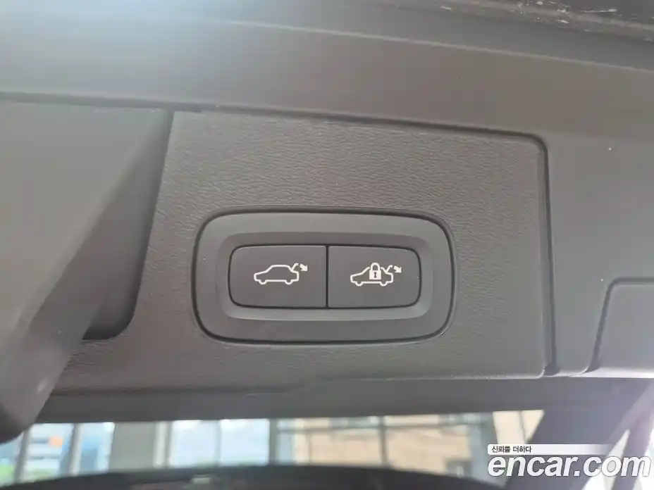 Volvo XC60 2025 2.0 автомат (гидро), фото 17