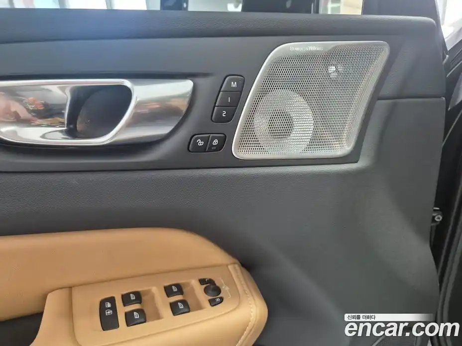 Volvo XC60 2025 2.0 автомат (гидро), фото 19