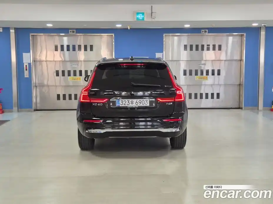 Volvo XC60 2025 2.0 автомат (гидро), фото 4