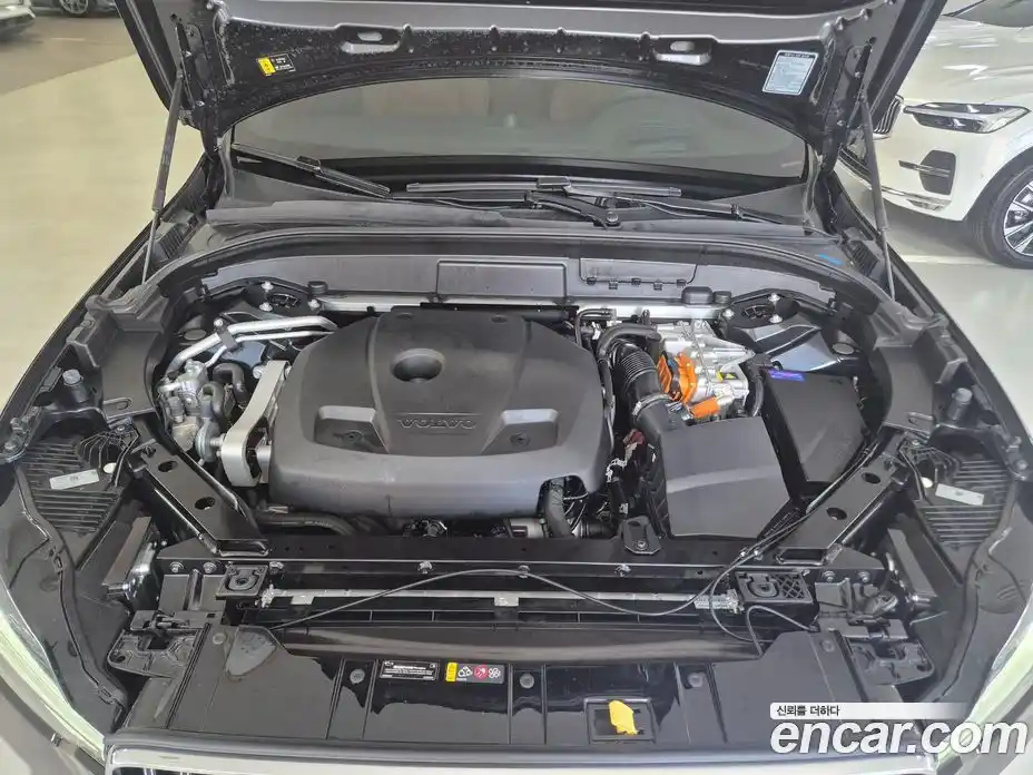 Volvo XC60 2025 2.0 автомат (гидро), фото 6