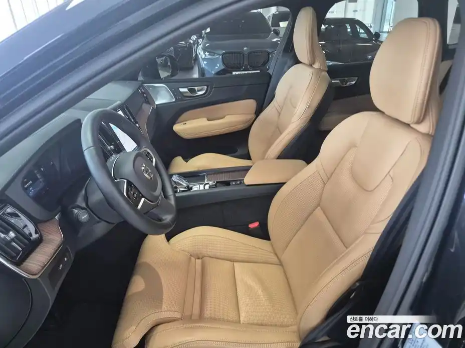 Volvo XC60 2025 2.0 автомат (гидро), фото 10