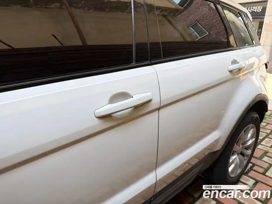 Land Rover Range Rover Evoque 2017 2.0 автомат (гидро), фото 14