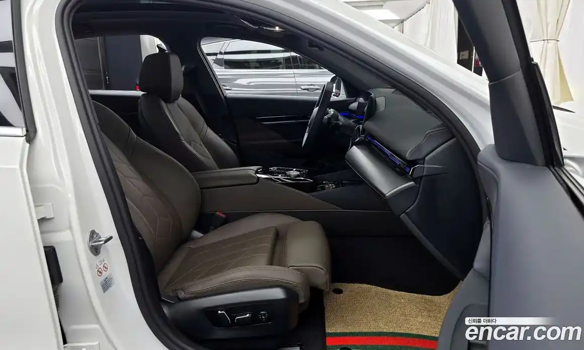 BMW 5 серия 2023 2.0 автомат (гидро), фото 16