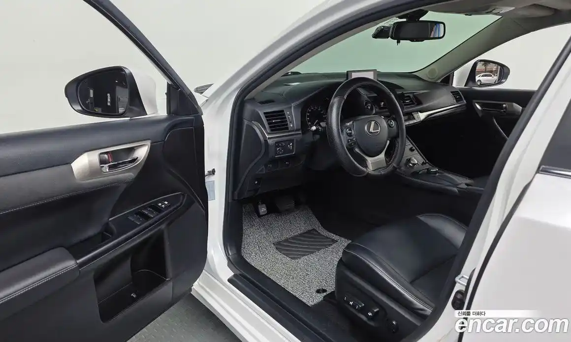Lexus CT200h 2017 1.8 гидро, фото 13