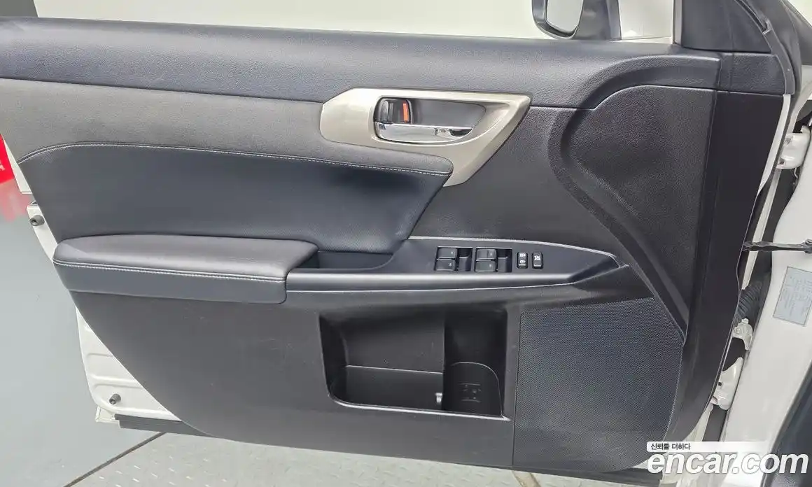 Lexus CT200h 2017 1.8 гидро, фото 14